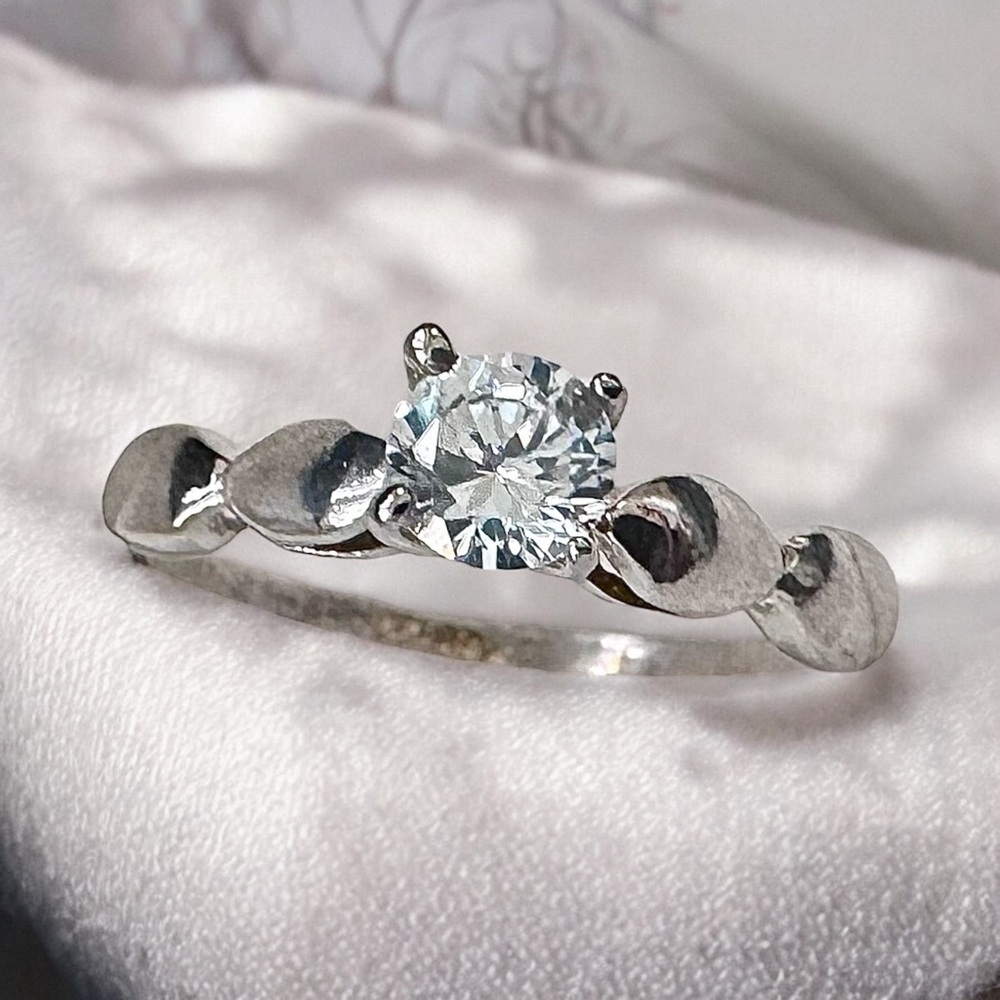 Mexico 925 Silver Solitaire Cubic Zirconia Ring (7.5)